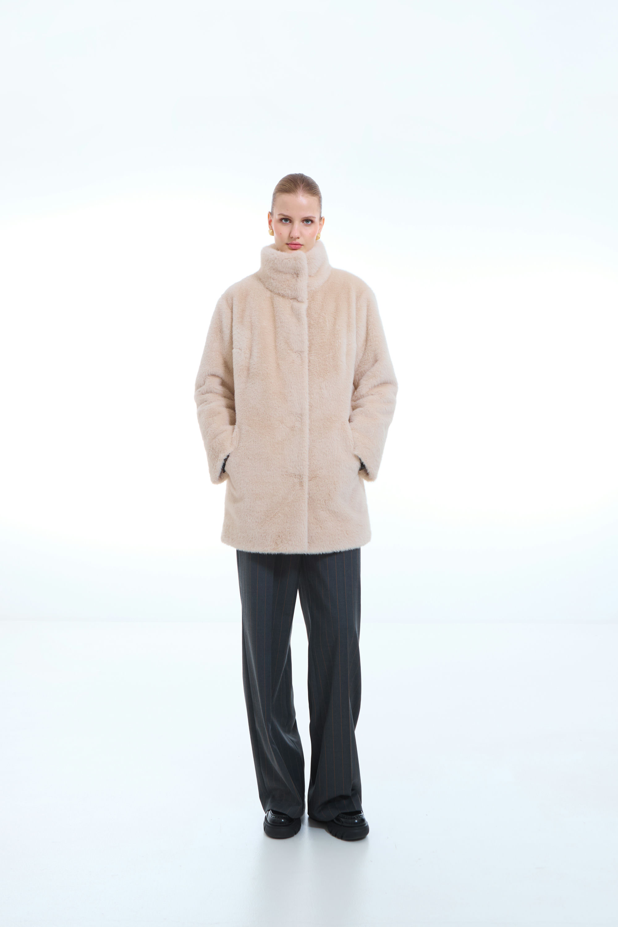 ПАЛЬТО ЖЕНСКОЕ ИЗ ИСКУССТВЕННОГО МЕХА 9-1595