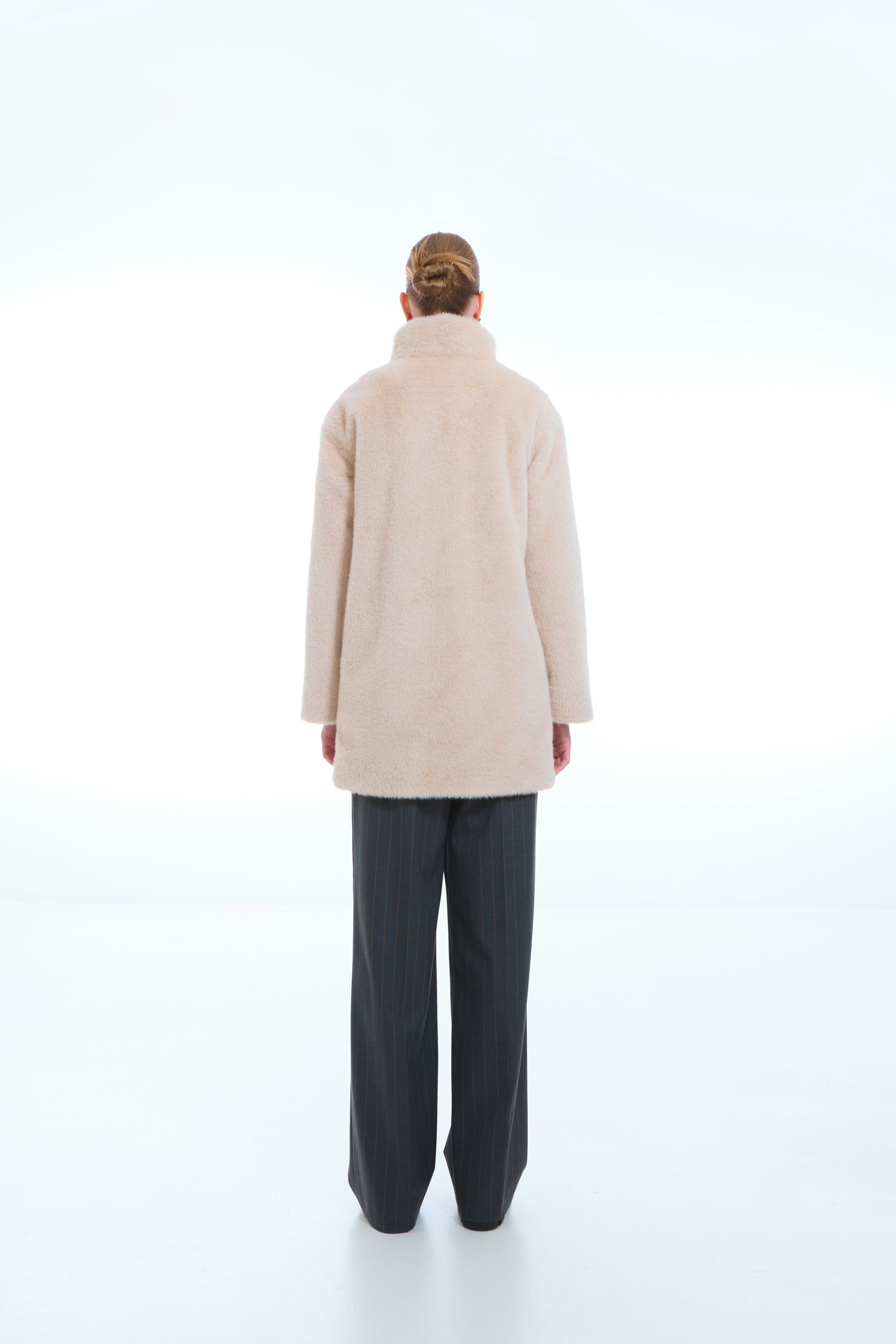 ПАЛЬТО ЖЕНСКОЕ ИЗ ИСКУССТВЕННОГО МЕХА 9-1595