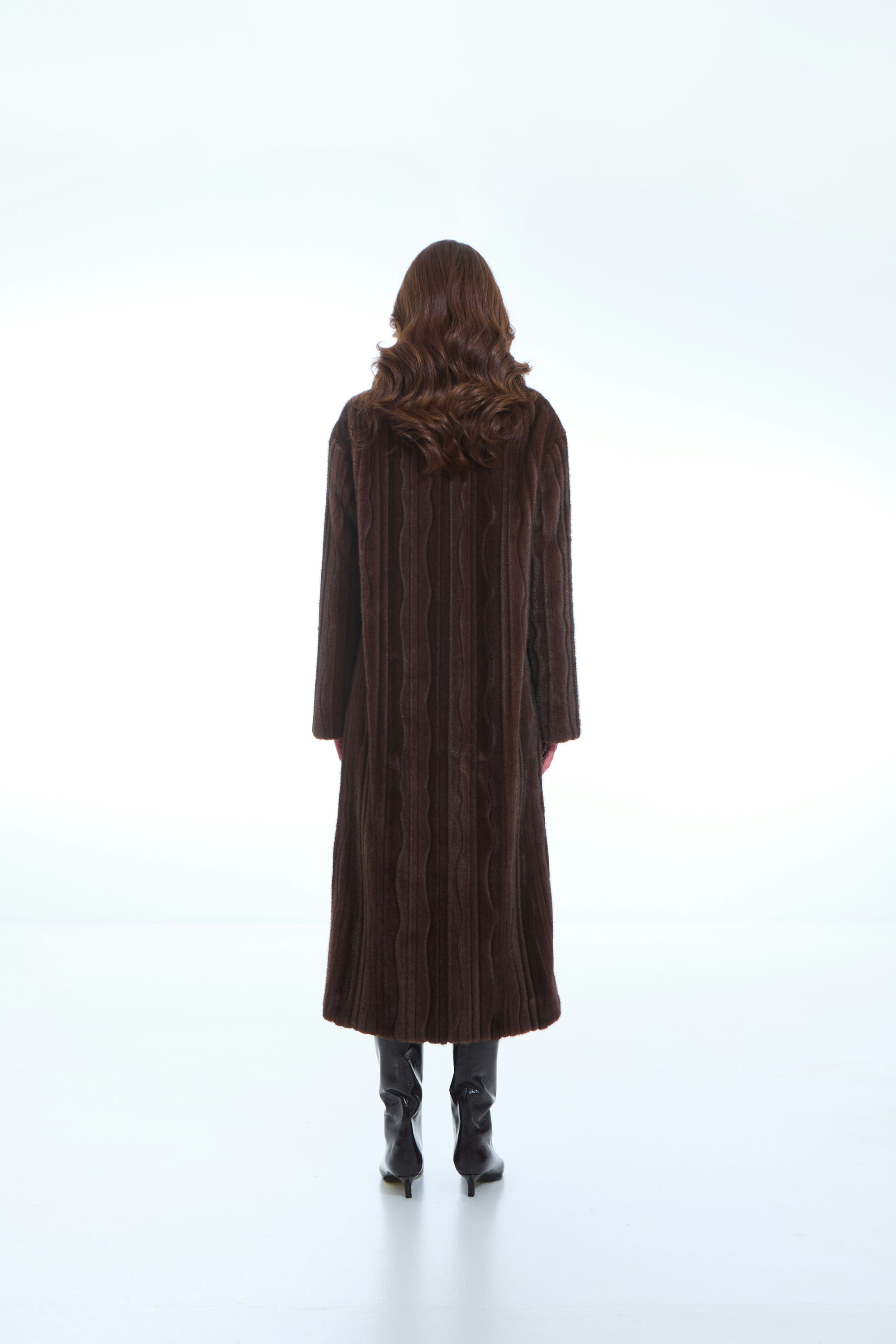 ПАЛЬТО ЖЕНСКОЕ ИЗ ИСКУССТВЕННОГО МЕХА 9-1597