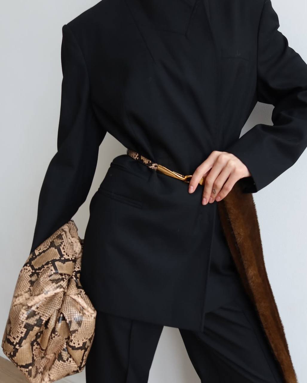 Чёрный костюм